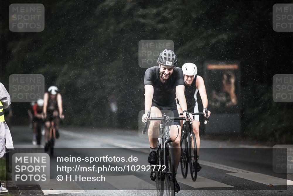 13.09.2026 - Stadtparktriathlon H.Heesch http://msf.ph/oto/10292772 13.09.2026 11:38:12 Radfahren 839, 871, 877, 882, 946 meine-sportfotos.de