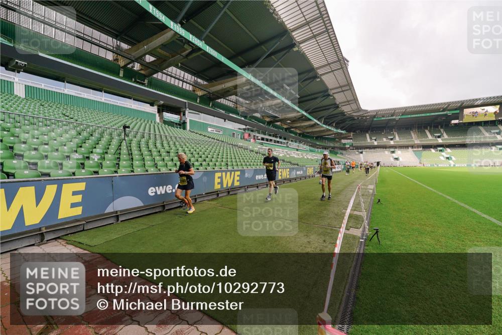 13.09.2026 - 21. swb-Marathon Bremen Michael Burmester http://msf.ph/oto/10292773 13.09.2026 10:29:36 Laufen im Stadion 10162, 10170, 10183, 10193, 10200, 10218, 10233, 10253, 10267, 10270, 10294, 10316, 10334, 10348, 10381, 10392, 10421, 10426, 10452, 10467, 10515, 10525, 10537, 10538, 10544, 10585, 10588, 10641, 10652, 10655, 10709, 10734, 10739, 10761, 10763, 10764, 10770, 10780, 10808, 10825, 10827, 10835, 10837, 10840, 10876, 10887, 10906, 10910, 10923, 10966, 10984, 10993, 11002, 11005, 11007, 11018, 11035, 11058, 11087, 11092, 11109, 11170 meine-sportfotos.de