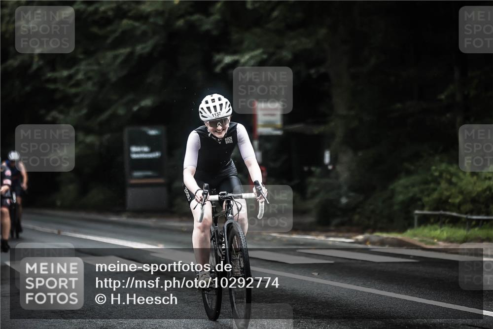 13.09.2026 - Stadtparktriathlon H.Heesch http://msf.ph/oto/10292774 13.09.2026 12:45:40 Radfahren 1137, 1138, 1194, 1254 meine-sportfotos.de