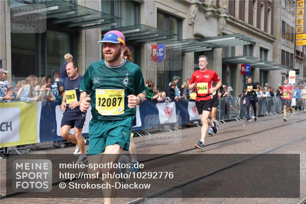 13.09.2026 - 21. swb-Marathon Bremen Strokosch-Dieckow http://msf.ph/oto/10292776 13.09.2026 10:45:40 Ziel 10436, 10447, 10992, 11015, 11279, 11762, 11956, 12033, 12069, 12556, 12557, 13529, 13595, 13612, 10318, 10352, 10398, 10464, 10536, 10541, 10583, 10987, 11063, 11088, 11209, 11232, 11478, 11559, 11749, 11835, 11845, 12087, 12290, 12355, 12475, 12534, 13532, 13595, 13628 meine-sportfotos.de