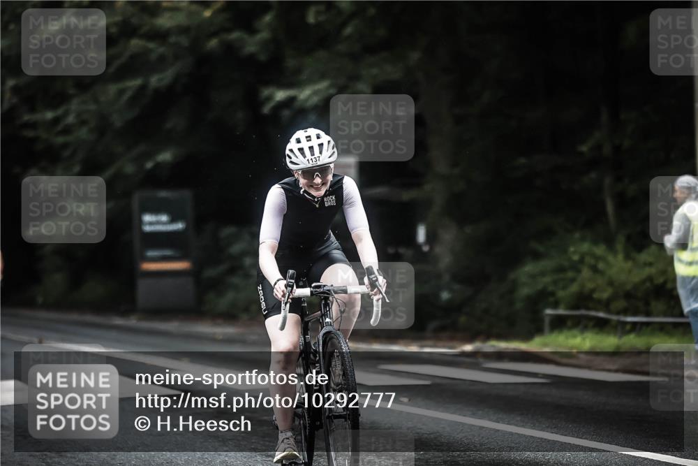 13.09.2026 - Stadtparktriathlon H.Heesch http://msf.ph/oto/10292777 13.09.2026 12:45:40 Radfahren 1137, 1138, 1194, 1254 meine-sportfotos.de