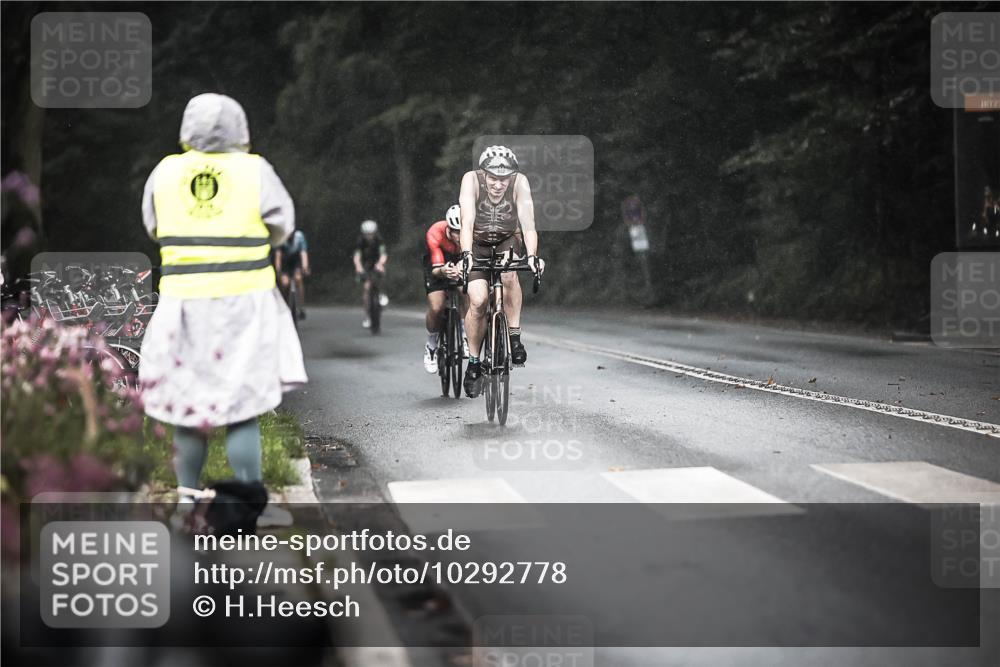 13.09.2026 - Stadtparktriathlon H.Heesch http://msf.ph/oto/10292778 13.09.2026 11:38:13 Radfahren 839, 871, 877, 882, 895, 946 meine-sportfotos.de