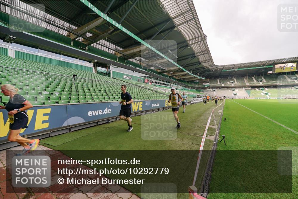 13.09.2026 - 21. swb-Marathon Bremen Michael Burmester http://msf.ph/oto/10292779 13.09.2026 10:29:37 Laufen im Stadion 10162, 10170, 10183, 10193, 10200, 10218, 10233, 10253, 10267, 10270, 10294, 10316, 10334, 10348, 10381, 10392, 10421, 10426, 10452, 10467, 10515, 10525, 10537, 10538, 10544, 10585, 10588, 10641, 10652, 10655, 10709, 10734, 10739, 10761, 10763, 10764, 10770, 10780, 10808, 10825, 10827, 10835, 10837, 10840, 10876, 10887, 10906, 10910, 10923, 10966, 10984, 10993, 11002, 11005, 11007, 11018, 11035, 11058, 11087, 11092, 11109, 11170 meine-sportfotos.de
