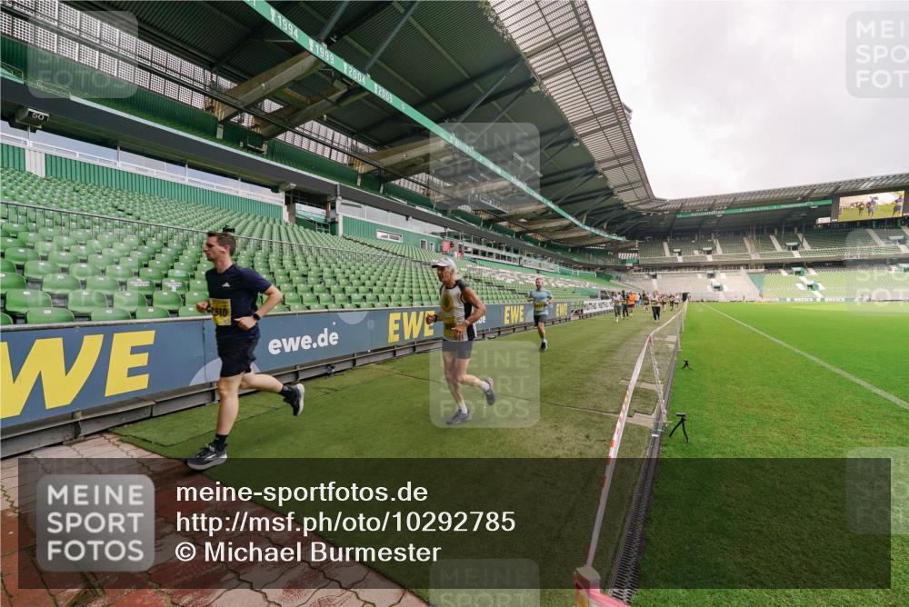 13.09.2026 - 21. swb-Marathon Bremen Michael Burmester http://msf.ph/oto/10292785 13.09.2026 10:29:38 Laufen im Stadion 10162, 10170, 10183, 10193, 10200, 10218, 10233, 10253, 10267, 10294, 10316, 10334, 10348, 10381, 10392, 10421, 10426, 10452, 10467, 10515, 10525, 10537, 10538, 10544, 10585, 10588, 10641, 10652, 10655, 10709, 10734, 10739, 10761, 10763, 10764, 10770, 10780, 10808, 10825, 10827, 10835, 10837, 10840, 10862, 10876, 10887, 10906, 10910, 10923, 10966, 10984, 10993, 11002, 11005, 11007, 11018, 11035, 11058, 11087, 11092, 11109, 11170 meine-sportfotos.de