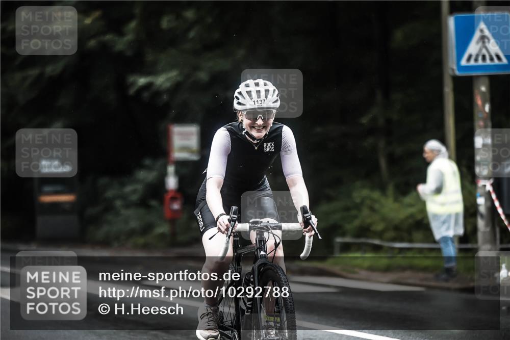 13.09.2026 - Stadtparktriathlon H.Heesch http://msf.ph/oto/10292788 13.09.2026 12:45:40 Radfahren 1137, 1138, 1194, 1254 meine-sportfotos.de