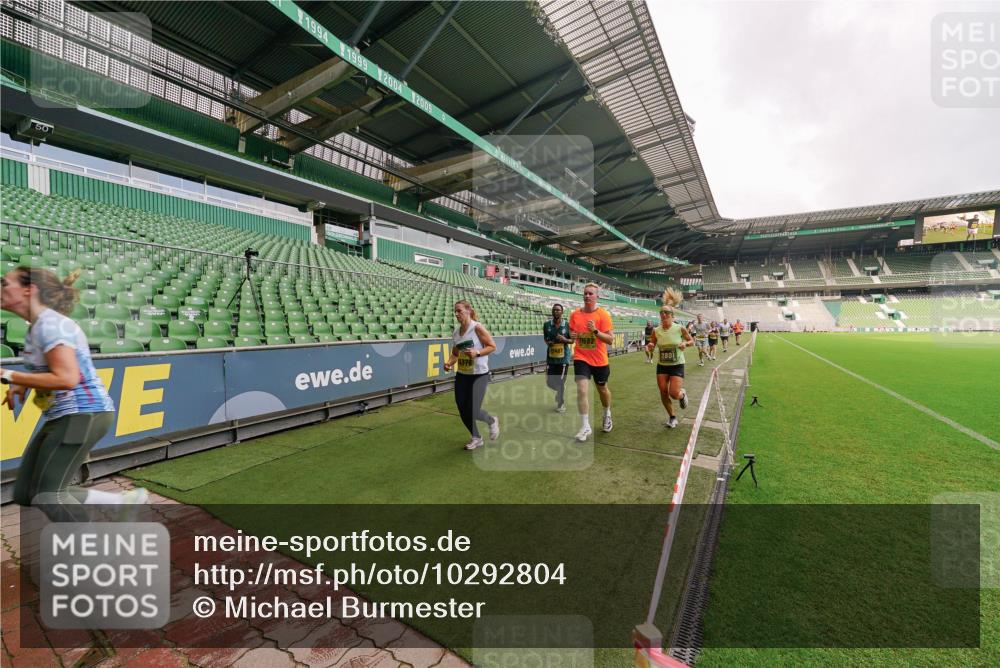 13.09.2026 - 21. swb-Marathon Bremen Michael Burmester http://msf.ph/oto/10292804 13.09.2026 10:29:44 Laufen im Stadion 10162, 10170, 10183, 10193, 10200, 10218, 10233, 10253, 10267, 10294, 10316, 10334, 10348, 10359, 10381, 10392, 10421, 10426, 10452, 10467, 10515, 10525, 10537, 10538, 10544, 10585, 10588, 10641, 10652, 10655, 10709, 10734, 10739, 10761, 10763, 10764, 10780, 10808, 10825, 10827, 10835, 10837, 10840, 10862, 10863, 10876, 10884, 10887, 10906, 10910, 10923, 10966, 10984, 10993, 11002, 11005, 11007, 11018, 11035, 11058, 11087, 11109, 11170 meine-sportfotos.de
