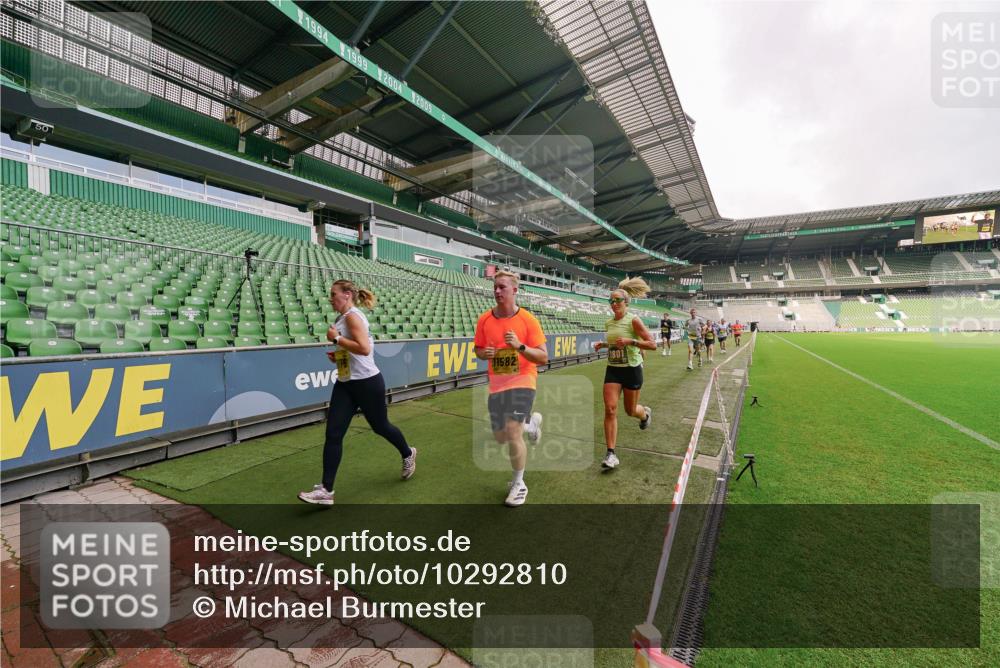 13.09.2026 - 21. swb-Marathon Bremen Michael Burmester http://msf.ph/oto/10292810 13.09.2026 10:29:45 Laufen im Stadion 10162, 10170, 10183, 10193, 10200, 10218, 10233, 10253, 10267, 10294, 10316, 10334, 10339, 10348, 10359, 10381, 10392, 10421, 10426, 10452, 10467, 10515, 10525, 10537, 10538, 10544, 10585, 10588, 10641, 10652, 10655, 10709, 10734, 10739, 10761, 10763, 10764, 10780, 10808, 10825, 10827, 10835, 10837, 10840, 10862, 10863, 10876, 10884, 10887, 10906, 10910, 10923, 10966, 10984, 10993, 11002, 11005, 11007, 11018, 11035, 11038, 11058, 11087, 11109, 11170 meine-sportfotos.de