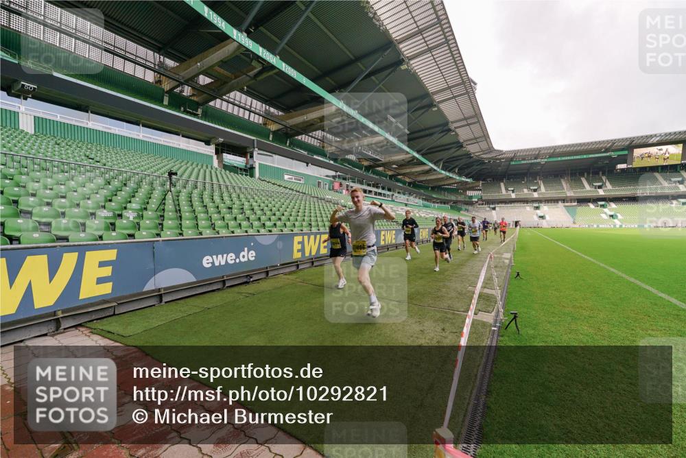 13.09.2026 - 21. swb-Marathon Bremen Michael Burmester http://msf.ph/oto/10292821 13.09.2026 10:29:48 Laufen im Stadion 10162, 10170, 10183, 10193, 10200, 10218, 10233, 10253, 10267, 10294, 10304, 10316, 10334, 10339, 10348, 10359, 10381, 10392, 10421, 10426, 10452, 10467, 10515, 10525, 10537, 10538, 10544, 10585, 10588, 10641, 10652, 10655, 10709, 10734, 10739, 10761, 10763, 10764, 10780, 10808, 10825, 10827, 10835, 10837, 10840, 10862, 10863, 10876, 10884, 10887, 10906, 10910, 10923, 10966, 10984, 10993, 11002, 11005, 11007, 11018, 11035, 11038, 11058, 11087, 11109, 11170 meine-sportfotos.de