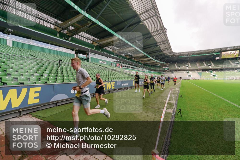 13.09.2026 - 21. swb-Marathon Bremen Michael Burmester http://msf.ph/oto/10292825 13.09.2026 10:29:49 Laufen im Stadion 10162, 10170, 10183, 10193, 10200, 10218, 10233, 10253, 10267, 10294, 10304, 10316, 10334, 10339, 10348, 10359, 10381, 10392, 10421, 10426, 10452, 10467, 10515, 10525, 10537, 10538, 10544, 10585, 10588, 10641, 10652, 10655, 10709, 10734, 10739, 10761, 10763, 10764, 10780, 10808, 10825, 10827, 10835, 10837, 10840, 10862, 10863, 10876, 10884, 10887, 10906, 10910, 10923, 10966, 10984, 10993, 11002, 11005, 11007, 11018, 11035, 11038, 11058, 11109, 11170 meine-sportfotos.de