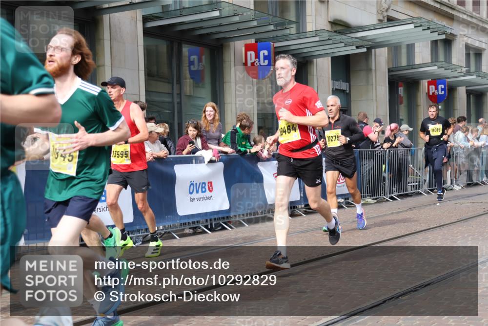 13.09.2026 - 21. swb-Marathon Bremen Strokosch-Dieckow http://msf.ph/oto/10292829 13.09.2026 10:45:41 Ziel 10436, 10447, 10992, 11015, 11279, 11762, 11925, 11956, 12033, 12069, 12556, 12557, 13529, 13612, 13640, 10318, 10352, 10464, 10536, 10541, 10583, 10987, 11063, 11088, 11209, 11232, 11279, 11478, 11559, 11749, 11835, 11845, 12087, 12290, 12355, 12475, 12534, 13532, 13595, 13628 meine-sportfotos.de