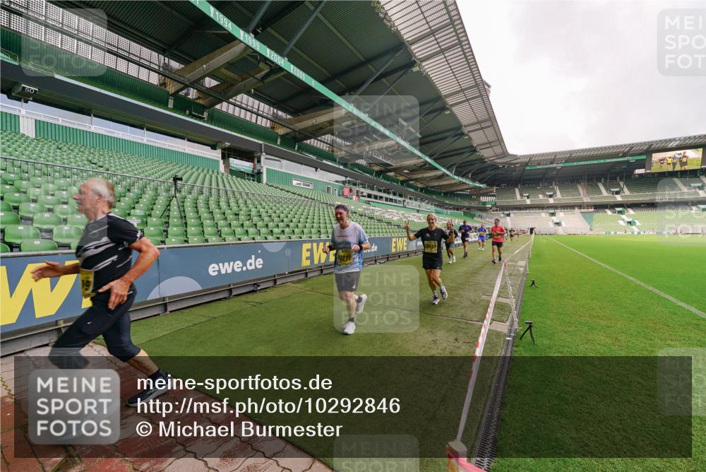13.09.2026 - 21. swb-Marathon Bremen Michael Burmester http://msf.ph/oto/10292846 13.09.2026 10:29:51 Laufen im Stadion 10162, 10170, 10183, 10193, 10200, 10218, 10233, 10253, 10267, 10304, 10316, 10334, 10339, 10348, 10359, 10381, 10392, 10421, 10426, 10452, 10467, 10515, 10525, 10537, 10538, 10544, 10585, 10588, 10641, 10652, 10709, 10734, 10739, 10761, 10763, 10764, 10780, 10808, 10825, 10827, 10835, 10837, 10840, 10862, 10863, 10876, 10884, 10887, 10906, 10910, 10923, 10966, 10984, 10993, 11002, 11005, 11007, 11018, 11035, 11038, 11058, 11109, 11170 meine-sportfotos.de