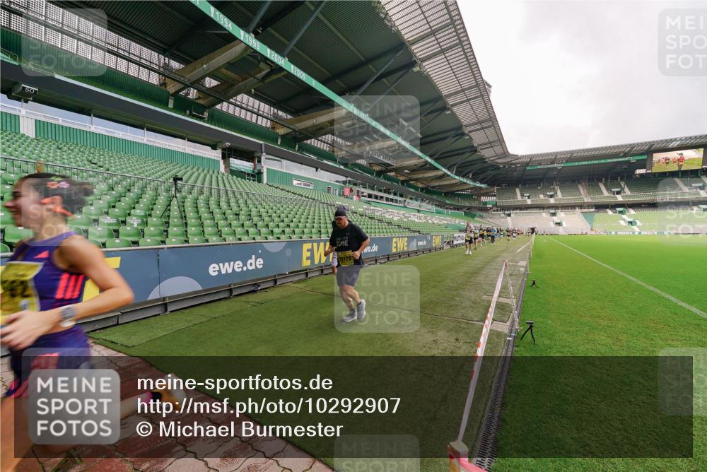 13.09.2026 - 21. swb-Marathon Bremen Michael Burmester http://msf.ph/oto/10292907 13.09.2026 10:30:03 Laufen im Stadion 10162, 10170, 10174, 10183, 10193, 10200, 10218, 10233, 10253, 10267, 10281, 10304, 10334, 10339, 10348, 10359, 10381, 10392, 10421, 10426, 10452, 10467, 10515, 10525, 10537, 10585, 10588, 10641, 10652, 10714, 10734, 10739, 10757, 10761, 10763, 10764, 10765, 10780, 10808, 10825, 10827, 10835, 10837, 10840, 10862, 10863, 10876, 10884, 10886, 10887, 10906, 10910, 10923, 10966, 10984, 11002, 11005, 11007, 11018, 11035, 11038, 11109 meine-sportfotos.de