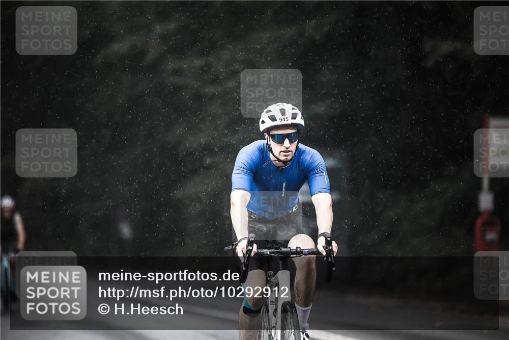 13.09.2026 - Stadtparktriathlon H.Heesch http://msf.ph/oto/10292912 13.09.2026 11:38:29 Radfahren 589, 866, 874, 933, 945 meine-sportfotos.de