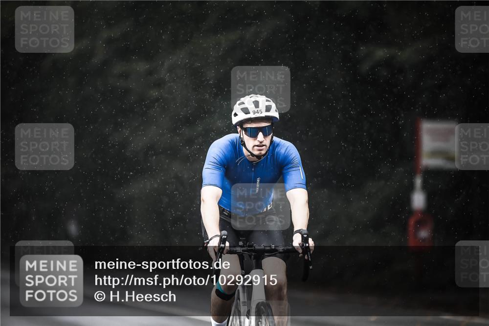 13.09.2026 - Stadtparktriathlon H.Heesch http://msf.ph/oto/10292915 13.09.2026 11:38:29 Radfahren 589, 866, 874, 933, 945 meine-sportfotos.de