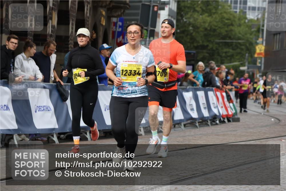 13.09.2026 - 21. swb-Marathon Bremen Strokosch-Dieckow http://msf.ph/oto/10292922 13.09.2026 11:17:36 Ziel 10335, 10773, 10779, 11355, 11495, 11672, 12101, 10756, 11367, 11932, 12226, 12292, 12321 meine-sportfotos.de