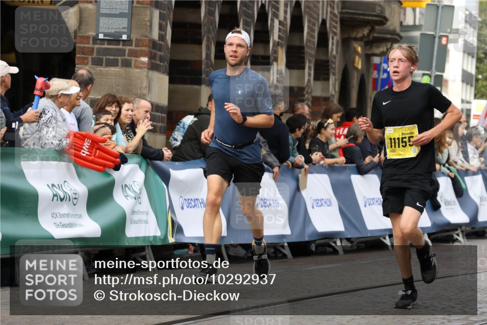 13.09.2026 - 21. swb-Marathon Bremen Strokosch-Dieckow http://msf.ph/oto/10292937 13.09.2026 10:46:45 Ziel 10228, 10897, 11110, 11287, 11356, 11706, 11926, 12035, 13511, 10289, 10445, 10504, 11199, 11212, 11344, 11608, 11661, 11783, 12364, 12375 meine-sportfotos.de