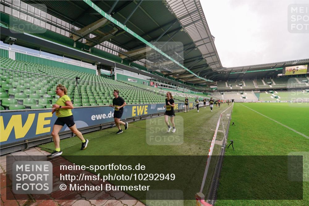 13.09.2026 - 21. swb-Marathon Bremen Michael Burmester http://msf.ph/oto/10292949 13.09.2026 10:30:13 Laufen im Stadion 10162, 10170, 10174, 10183, 10193, 10200, 10218, 10227, 10233, 10253, 10281, 10304, 10334, 10339, 10348, 10359, 10381, 10392, 10426, 10448, 10452, 10467, 10515, 10525, 10537, 10585, 10588, 10641, 10652, 10714, 10734, 10757, 10761, 10763, 10764, 10765, 10780, 10808, 10821, 10822, 10825, 10827, 10837, 10838, 10840, 10862, 10863, 10876, 10884, 10886, 10887, 10906, 10966, 10984, 11002, 11007, 11018, 11038, 11109 meine-sportfotos.de