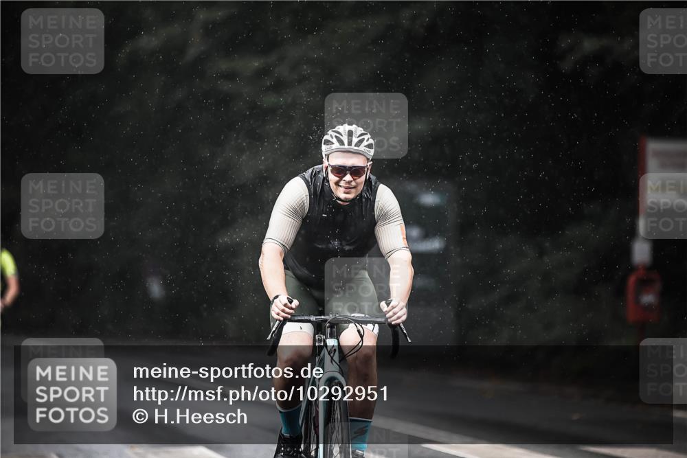 13.09.2026 - Stadtparktriathlon H.Heesch http://msf.ph/oto/10292951 13.09.2026 11:38:33 Radfahren 866, 907, 933, 939, 945 meine-sportfotos.de
