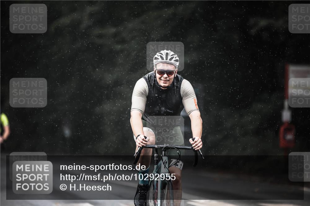 13.09.2026 - Stadtparktriathlon H.Heesch http://msf.ph/oto/10292955 13.09.2026 11:38:33 Radfahren 866, 907, 933, 939, 945 meine-sportfotos.de