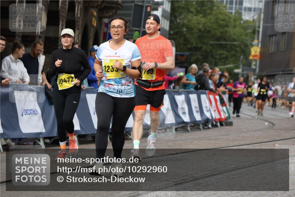 13.09.2026 - 21. swb-Marathon Bremen Strokosch-Dieckow http://msf.ph/oto/10292960 13.09.2026 11:17:36 Ziel 10335, 10773, 10779, 11355, 11495, 11672, 12101, 10756, 11367, 11932, 12226, 12292, 12321 meine-sportfotos.de