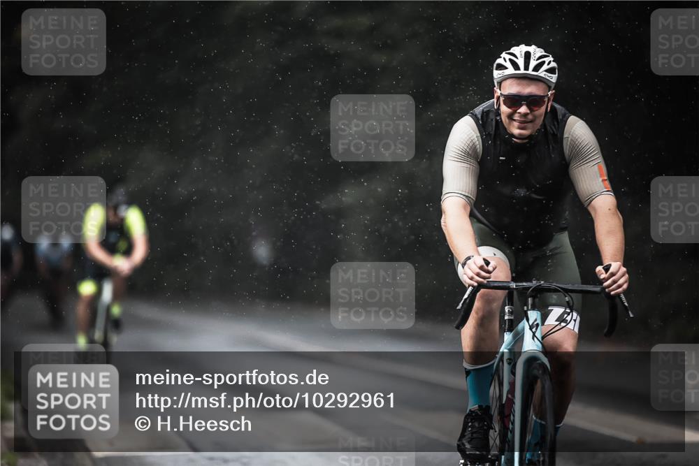 13.09.2026 - Stadtparktriathlon H.Heesch http://msf.ph/oto/10292961 13.09.2026 11:38:33 Radfahren 866, 907, 933, 939, 945 meine-sportfotos.de