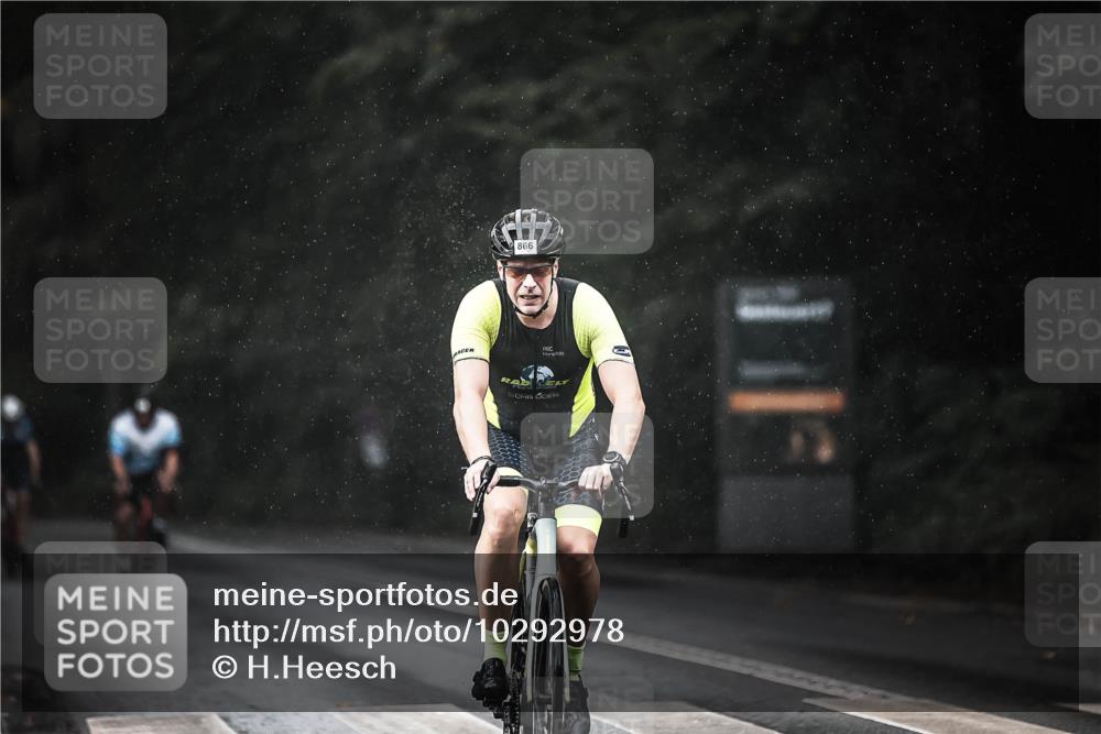 13.09.2026 - Stadtparktriathlon H.Heesch http://msf.ph/oto/10292978 13.09.2026 11:38:35 Radfahren 866, 907, 933, 939, 945 meine-sportfotos.de
