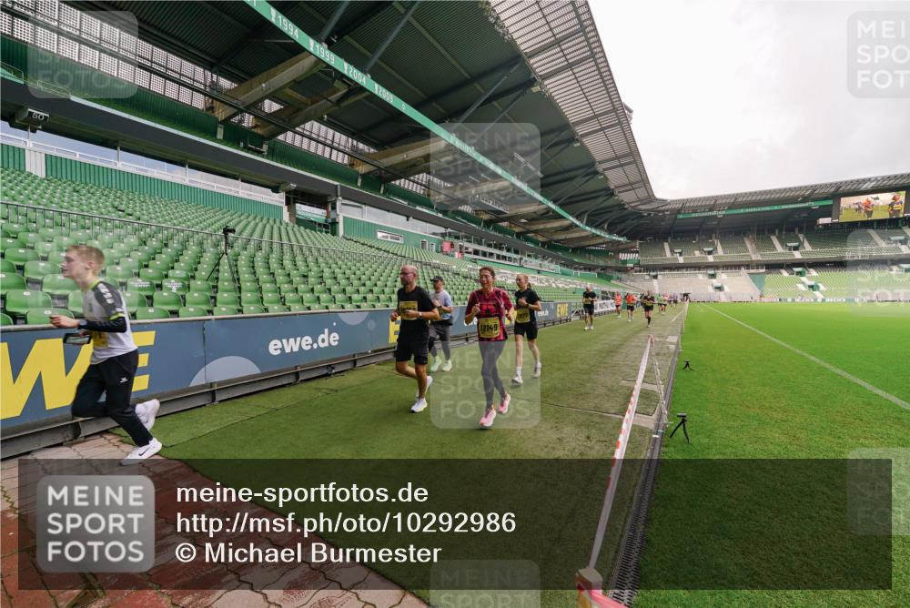13.09.2026 - 21. swb-Marathon Bremen Michael Burmester http://msf.ph/oto/10292986 13.09.2026 10:30:21 Laufen im Stadion 10141, 10162, 10174, 10183, 10193, 10200, 10218, 10227, 10233, 10253, 10281, 10304, 10334, 10339, 10348, 10359, 10381, 10392, 10426, 10448, 10452, 10467, 10515, 10537, 10585, 10588, 10641, 10652, 10714, 10734, 10757, 10761, 10763, 10764, 10765, 10780, 10808, 10821, 10822, 10825, 10827, 10837, 10838, 10840, 10862, 10863, 10884, 10886, 10887, 10906, 10966, 10984, 11002, 11007, 11038, 11109, 11350, 11379 meine-sportfotos.de