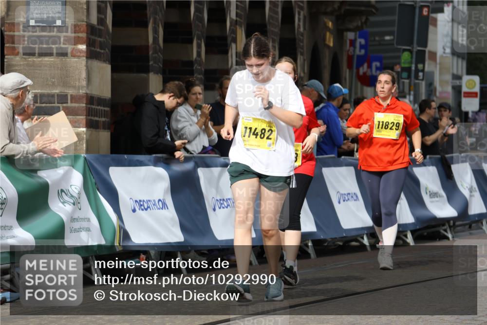 13.09.2026 - 21. swb-Marathon Bremen Strokosch-Dieckow http://msf.ph/oto/10292990 13.09.2026 11:18:09 Ziel 10137, 10756, 11367, 11932, 12023, 12226, 12292, 12321, 12373, 10191, 10192, 10459, 10513, 10651, 12177, 12178 meine-sportfotos.de
