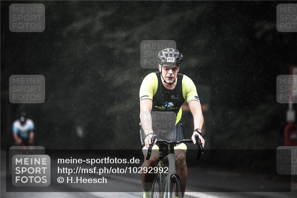 13.09.2026 - Stadtparktriathlon H.Heesch http://msf.ph/oto/10292992 13.09.2026 11:38:35 Radfahren 866, 907, 933, 939, 945 meine-sportfotos.de