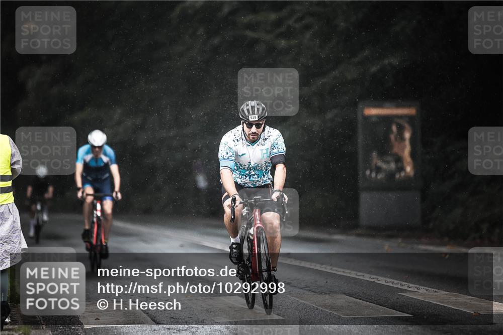 13.09.2026 - Stadtparktriathlon H.Heesch http://msf.ph/oto/10292998 13.09.2026 11:38:37 Radfahren 860, 866, 907, 933, 939 meine-sportfotos.de