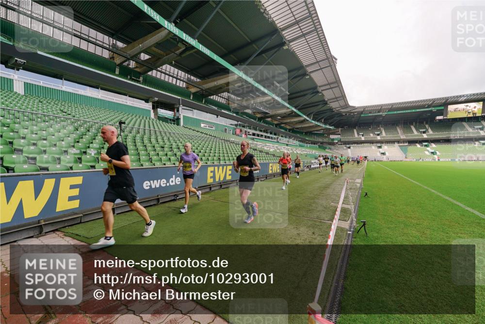 13.09.2026 - 21. swb-Marathon Bremen Michael Burmester http://msf.ph/oto/10293001 13.09.2026 10:30:26 Laufen im Stadion 10141, 10162, 10174, 10183, 10193, 10200, 10218, 10227, 10233, 10253, 10281, 10284, 10304, 10334, 10339, 10359, 10381, 10392, 10426, 10448, 10452, 10467, 10515, 10537, 10577, 10585, 10588, 10641, 10652, 10684, 10685, 10714, 10734, 10757, 10761, 10763, 10764, 10765, 10780, 10808, 10821, 10822, 10825, 10827, 10837, 10838, 10840, 10862, 10863, 10884, 10886, 10887, 10906, 10966, 10984, 11002, 11038, 11109, 11350, 11379 meine-sportfotos.de
