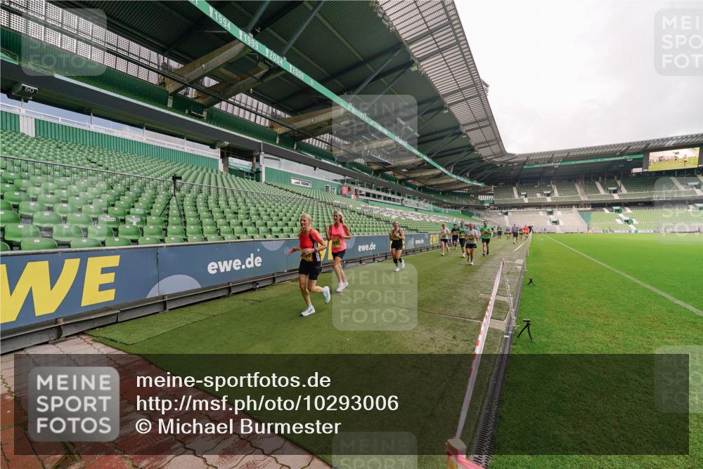 13.09.2026 - 21. swb-Marathon Bremen Michael Burmester http://msf.ph/oto/10293006 13.09.2026 10:30:28 Laufen im Stadion 10141, 10162, 10174, 10183, 10193, 10218, 10227, 10233, 10253, 10281, 10284, 10304, 10334, 10339, 10359, 10381, 10392, 10426, 10448, 10452, 10467, 10515, 10537, 10577, 10585, 10588, 10641, 10652, 10684, 10685, 10714, 10734, 10757, 10761, 10763, 10764, 10765, 10780, 10808, 10821, 10822, 10825, 10827, 10837, 10838, 10840, 10862, 10863, 10884, 10886, 10887, 10906, 10966, 10984, 11002, 11038, 11109, 11350, 11379 meine-sportfotos.de