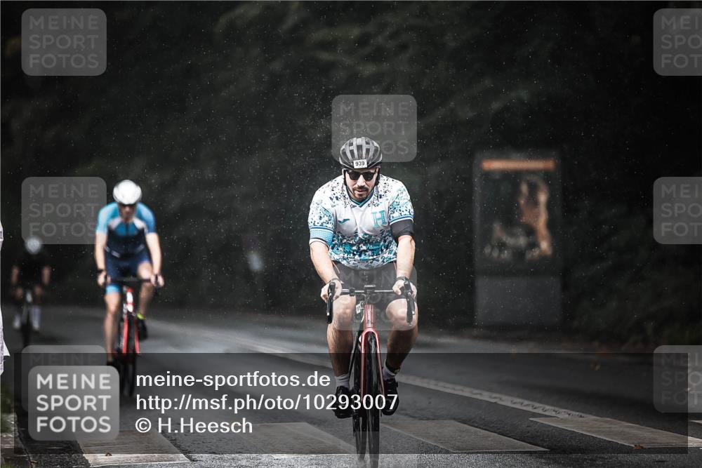 13.09.2026 - Stadtparktriathlon H.Heesch http://msf.ph/oto/10293007 13.09.2026 11:38:38 Radfahren 860, 866, 907, 933, 939 meine-sportfotos.de