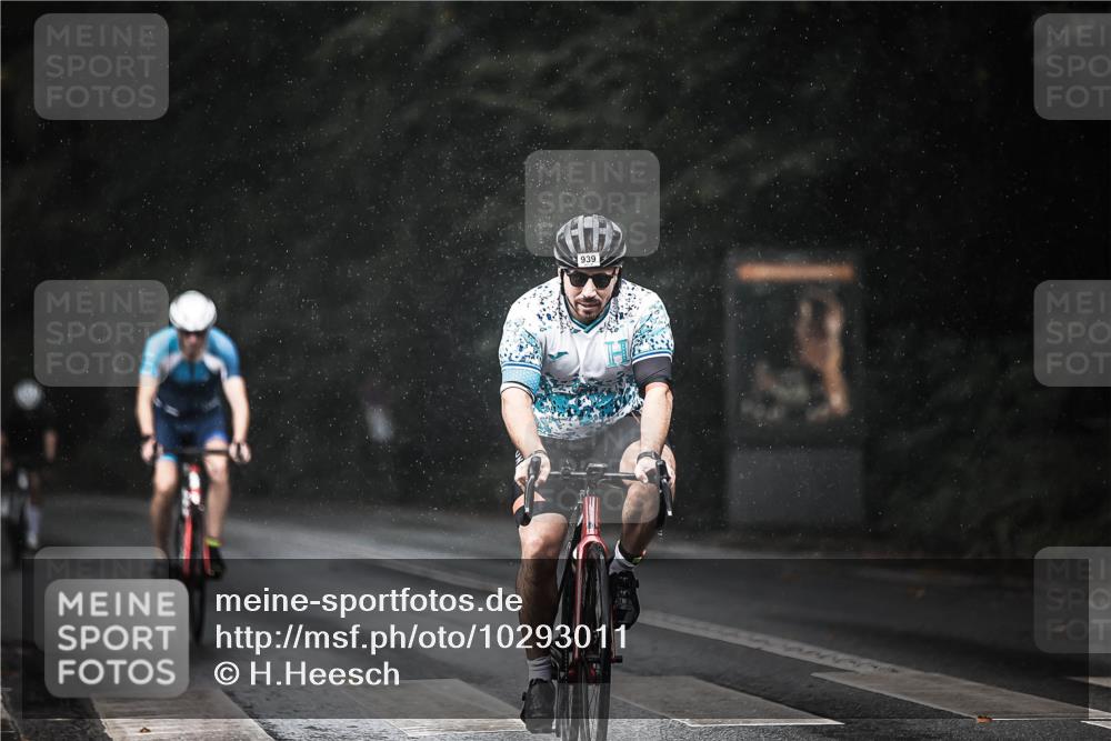 13.09.2026 - Stadtparktriathlon H.Heesch http://msf.ph/oto/10293011 13.09.2026 11:38:38 Radfahren 860, 866, 907, 933, 939 meine-sportfotos.de