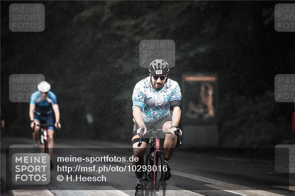 13.09.2026 - Stadtparktriathlon H.Heesch http://msf.ph/oto/10293016 13.09.2026 11:38:38 Radfahren 860, 866, 907, 933, 939 meine-sportfotos.de