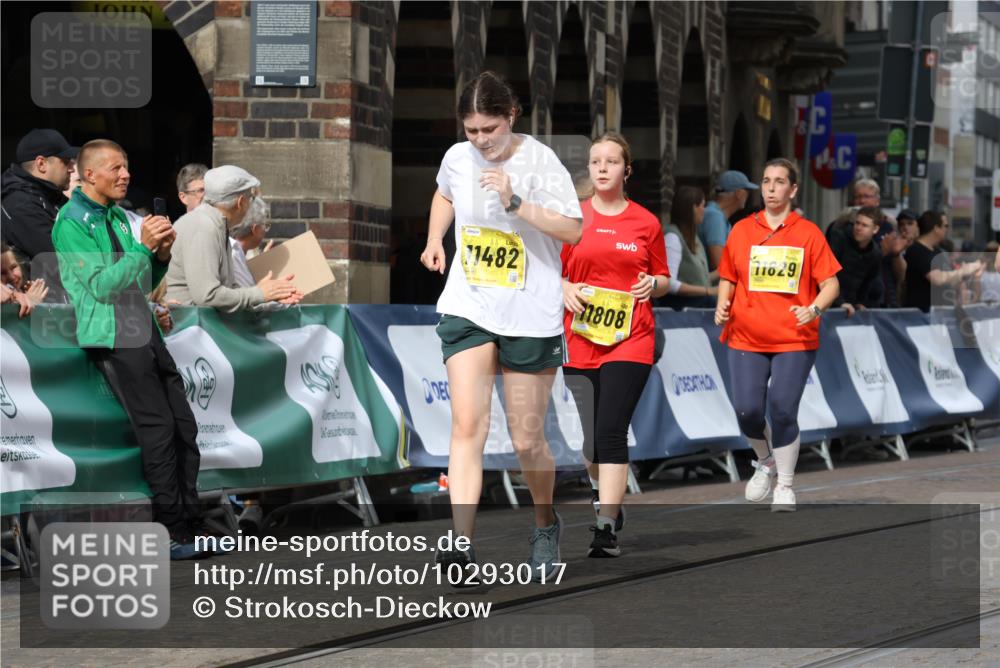 13.09.2026 - 21. swb-Marathon Bremen Strokosch-Dieckow http://msf.ph/oto/10293017 13.09.2026 11:18:09 Ziel 10137, 10756, 11367, 11932, 12023, 12226, 12292, 12321, 12373, 10191, 10192, 10459, 10513, 10651, 12177, 12178 meine-sportfotos.de