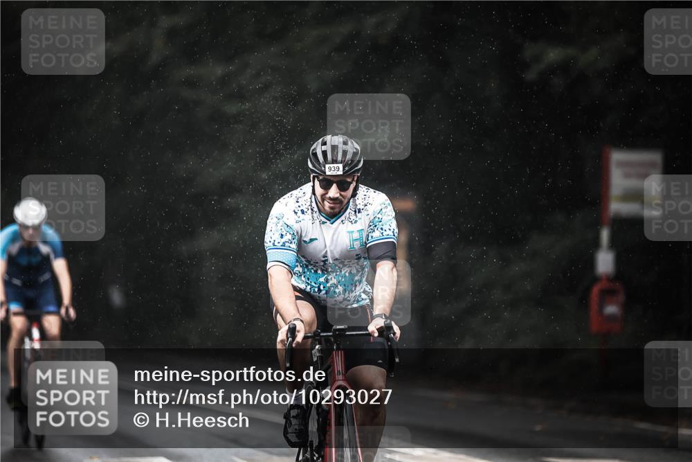 13.09.2026 - Stadtparktriathlon H.Heesch http://msf.ph/oto/10293027 13.09.2026 11:38:38 Radfahren 860, 866, 907, 933, 939 meine-sportfotos.de