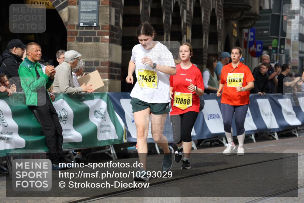 13.09.2026 - 21. swb-Marathon Bremen Strokosch-Dieckow http://msf.ph/oto/10293029 13.09.2026 11:18:10 Ziel 10137, 11367, 11932, 12023, 12226, 12292, 12321, 12373, 10191, 10192, 10459, 10513, 10535, 10651, 10895, 12177, 12178 meine-sportfotos.de
