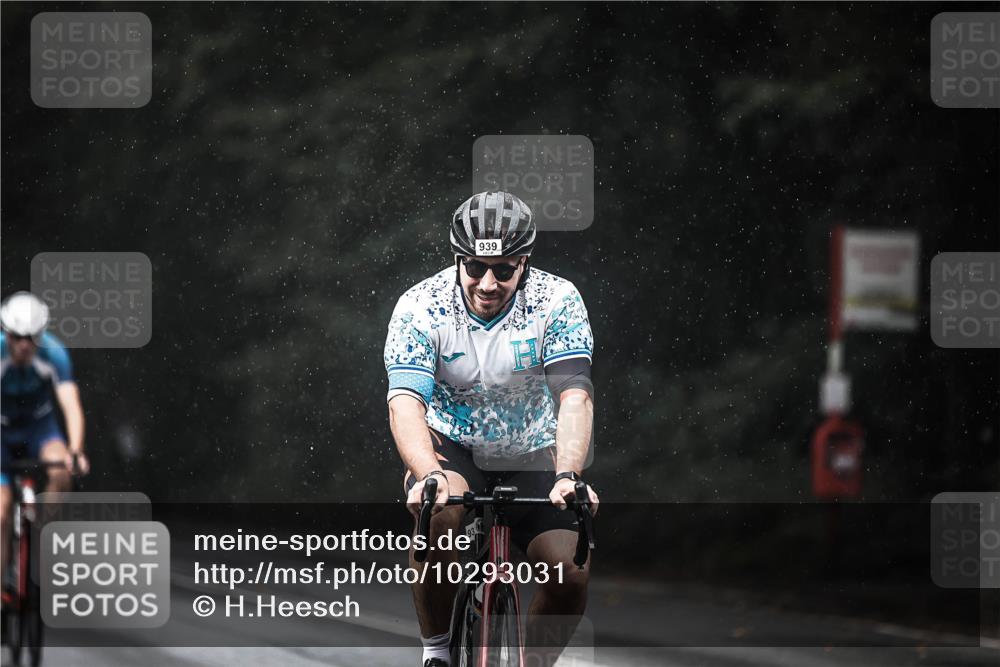 13.09.2026 - Stadtparktriathlon H.Heesch http://msf.ph/oto/10293031 13.09.2026 11:38:38 Radfahren 860, 866, 907, 933, 939 meine-sportfotos.de