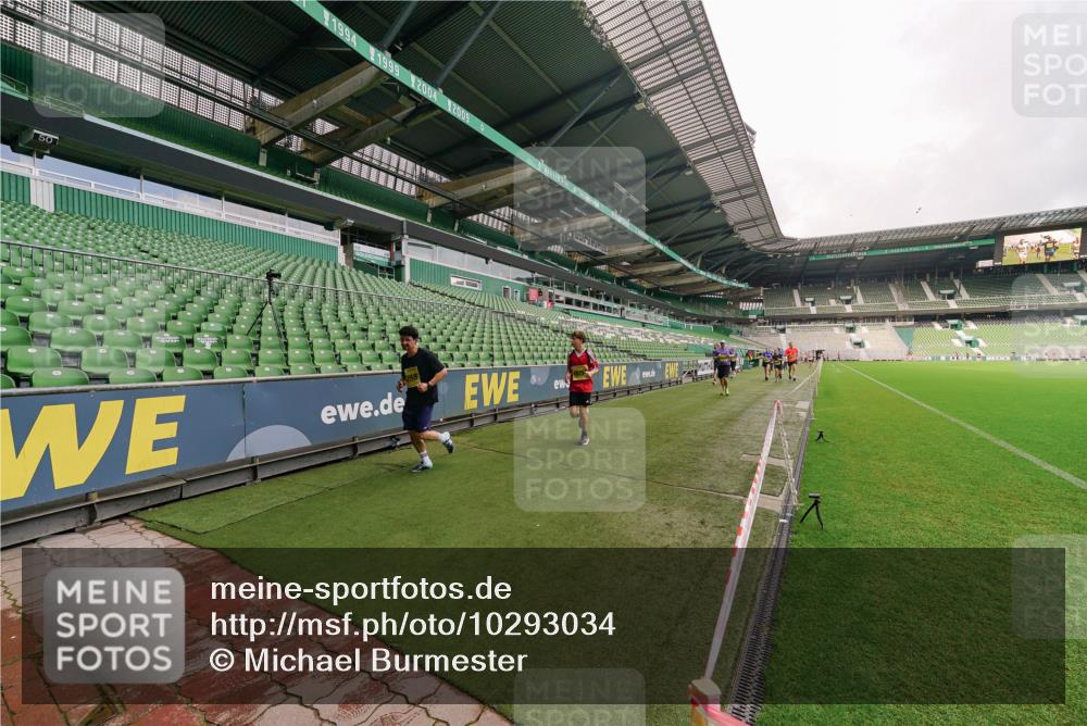 13.09.2026 - 21. swb-Marathon Bremen Michael Burmester http://msf.ph/oto/10293034 13.09.2026 10:30:33 Laufen im Stadion 10141, 10162, 10174, 10183, 10193, 10218, 10227, 10233, 10253, 10281, 10284, 10304, 10334, 10339, 10359, 10381, 10392, 10426, 10448, 10452, 10467, 10479, 10515, 10537, 10577, 10585, 10588, 10641, 10652, 10684, 10685, 10714, 10734, 10757, 10761, 10763, 10764, 10765, 10780, 10808, 10821, 10822, 10825, 10827, 10837, 10838, 10862, 10863, 10884, 10886, 10887, 10906, 10966, 10984, 11002, 11038, 11109, 11350, 11379 meine-sportfotos.de