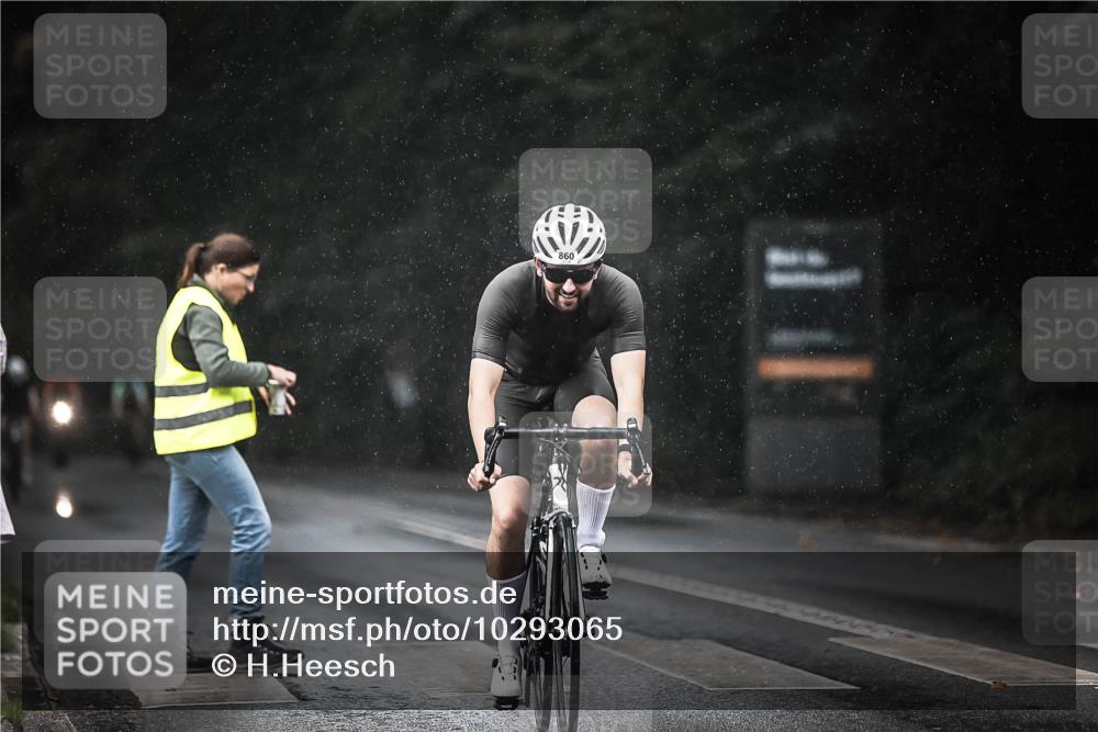 13.09.2026 - Stadtparktriathlon H.Heesch http://msf.ph/oto/10293065 13.09.2026 11:38:42 Radfahren 860, 907, 939 meine-sportfotos.de