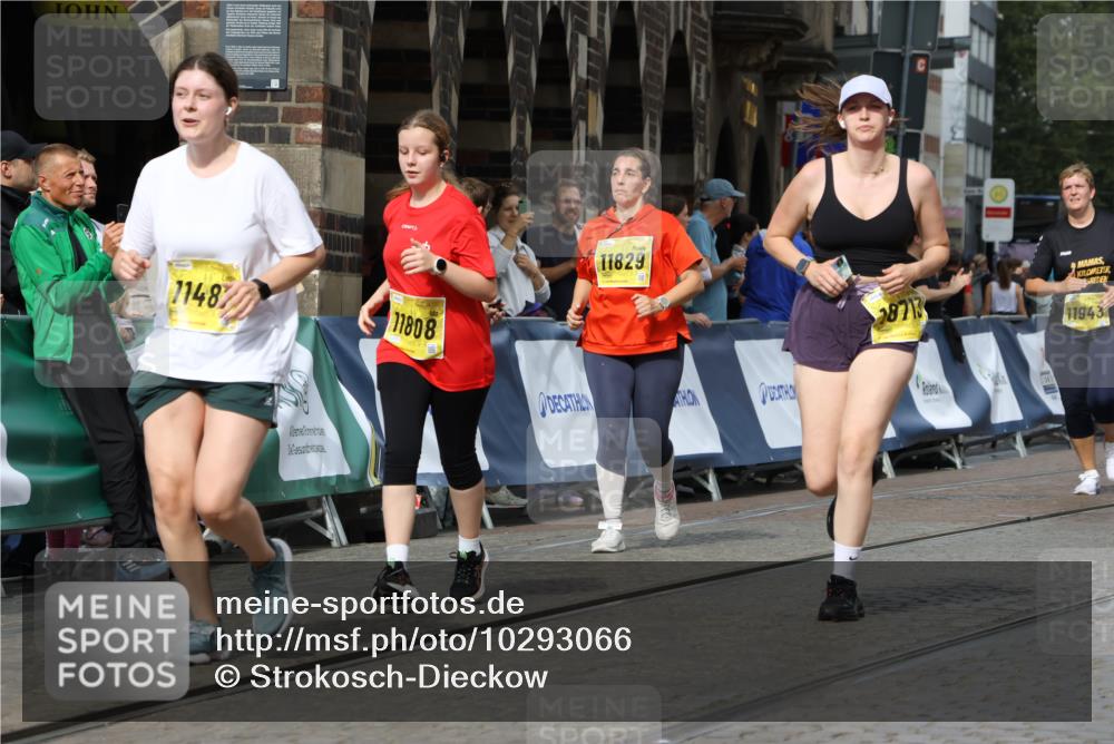13.09.2026 - 21. swb-Marathon Bremen Strokosch-Dieckow http://msf.ph/oto/10293066 13.09.2026 11:18:10 Ziel 10137, 11367, 11932, 12023, 12226, 12292, 12321, 12373, 10191, 10192, 10459, 10513, 10535, 10651, 10895, 12177, 12178 meine-sportfotos.de