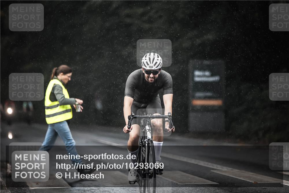 13.09.2026 - Stadtparktriathlon H.Heesch http://msf.ph/oto/10293069 13.09.2026 11:38:42 Radfahren 860, 907, 939 meine-sportfotos.de