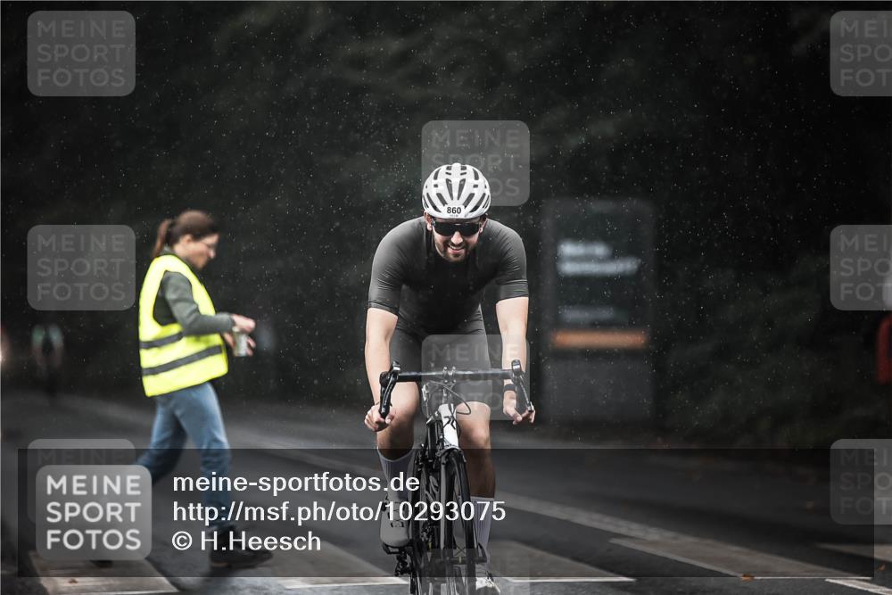 13.09.2026 - Stadtparktriathlon H.Heesch http://msf.ph/oto/10293075 13.09.2026 11:38:42 Radfahren 860, 907, 939 meine-sportfotos.de