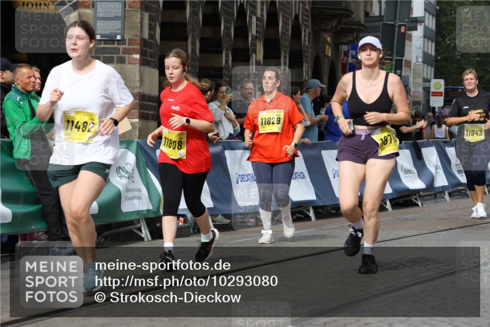 13.09.2026 - 21. swb-Marathon Bremen Strokosch-Dieckow http://msf.ph/oto/10293080 13.09.2026 11:18:11 Ziel 10137, 11367, 11932, 12023, 12226, 12292, 12321, 12373, 10191, 10192, 10459, 10513, 10535, 10651, 10895, 12177, 12178 meine-sportfotos.de