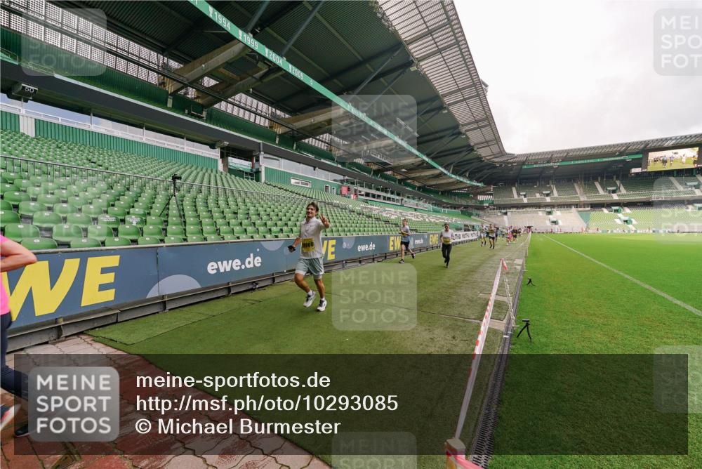 13.09.2026 - 21. swb-Marathon Bremen Michael Burmester http://msf.ph/oto/10293085 13.09.2026 10:30:44 Laufen im Stadion 10141, 10146, 10162, 10174, 10193, 10218, 10222, 10227, 10233, 10253, 10281, 10284, 10304, 10334, 10339, 10359, 10381, 10392, 10448, 10452, 10467, 10471, 10478, 10479, 10515, 10537, 10577, 10579, 10585, 10588, 10589, 10626, 10641, 10652, 10684, 10685, 10708, 10714, 10734, 10757, 10761, 10764, 10765, 10780, 10808, 10821, 10822, 10825, 10827, 10837, 10838, 10862, 10863, 10884, 10886, 10887, 10906, 10966, 10984, 11002, 11038, 11109, 11350, 11379 meine-sportfotos.de
