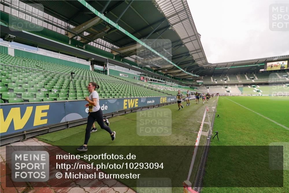13.09.2026 - 21. swb-Marathon Bremen Michael Burmester http://msf.ph/oto/10293094 13.09.2026 10:30:47 Laufen im Stadion 10141, 10146, 10162, 10174, 10193, 10218, 10222, 10227, 10233, 10253, 10281, 10284, 10304, 10334, 10339, 10359, 10392, 10448, 10452, 10467, 10471, 10478, 10479, 10515, 10555, 10577, 10579, 10585, 10588, 10589, 10610, 10626, 10641, 10652, 10684, 10685, 10708, 10714, 10734, 10757, 10761, 10764, 10765, 10780, 10808, 10821, 10822, 10825, 10827, 10837, 10838, 10862, 10863, 10884, 10886, 10887, 10906, 10984, 11002, 11038, 11109, 11350, 11379 meine-sportfotos.de