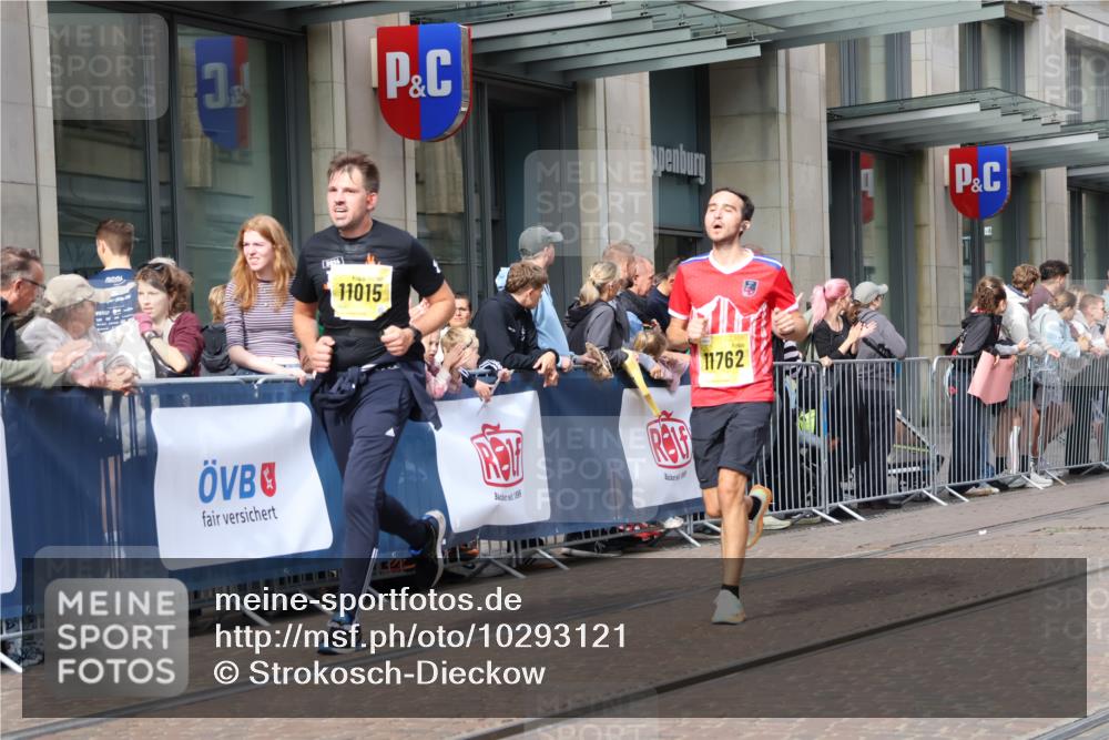 13.09.2026 - 21. swb-Marathon Bremen Strokosch-Dieckow http://msf.ph/oto/10293121 13.09.2026 10:45:43 Ziel 10436, 10447, 10992, 11762, 11925, 11956, 12033, 12069, 12556, 12557, 13529, 13609, 13612, 13640, 10318, 10352, 10464, 10536, 10541, 10583, 10987, 11015, 11063, 11088, 11209, 11232, 11279, 11478, 11559, 11749, 11762, 11835, 11845, 12087, 12290, 12355, 12534, 13532, 13595, 13628 meine-sportfotos.de