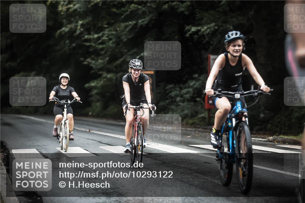 13.09.2026 - Stadtparktriathlon H.Heesch http://msf.ph/oto/10293122 13.09.2026 12:46:11 Radfahren 1052, 1065, 1082, 1158, 1269 meine-sportfotos.de