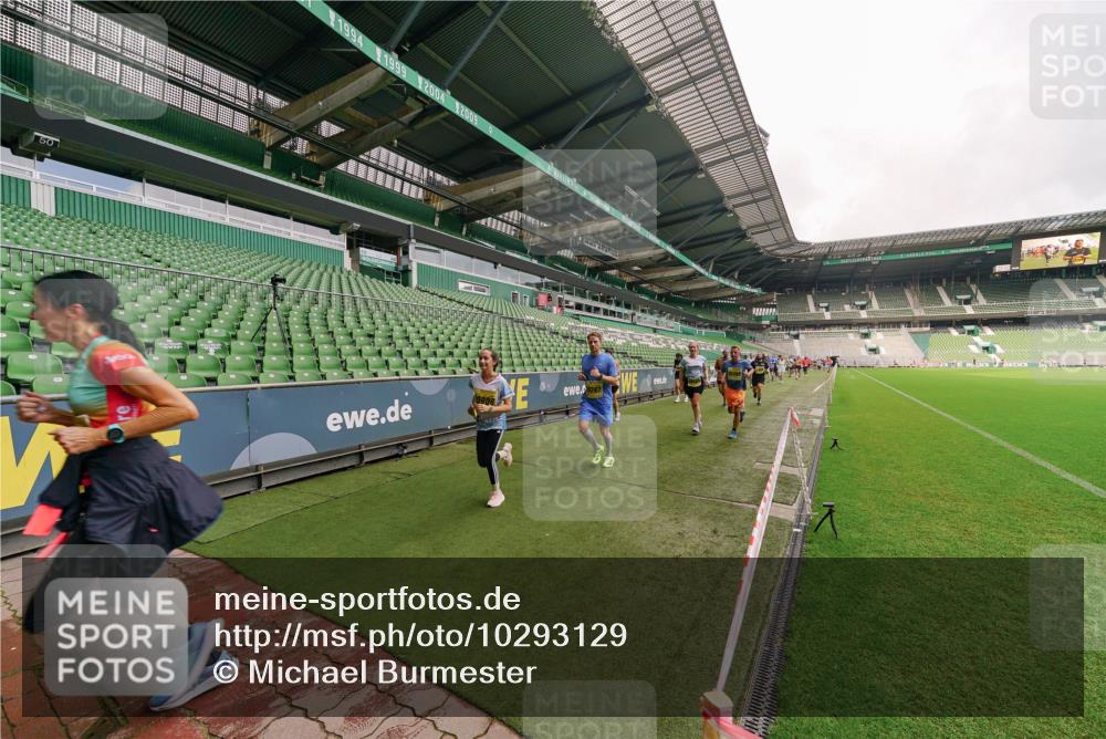 13.09.2026 - 21. swb-Marathon Bremen Michael Burmester http://msf.ph/oto/10293129 13.09.2026 10:30:57 Laufen im Stadion 10141, 10146, 10162, 10174, 10193, 10218, 10222, 10227, 10233, 10253, 10281, 10284, 10304, 10339, 10359, 10392, 10448, 10452, 10467, 10471, 10478, 10479, 10515, 10529, 10555, 10577, 10579, 10585, 10588, 10589, 10610, 10626, 10631, 10641, 10652, 10684, 10685, 10704, 10708, 10714, 10734, 10757, 10761, 10764, 10765, 10780, 10808, 10821, 10822, 10825, 10827, 10837, 10838, 10862, 10863, 10884, 10886, 10887, 10906, 10984, 11002, 11038, 11350, 11379 meine-sportfotos.de